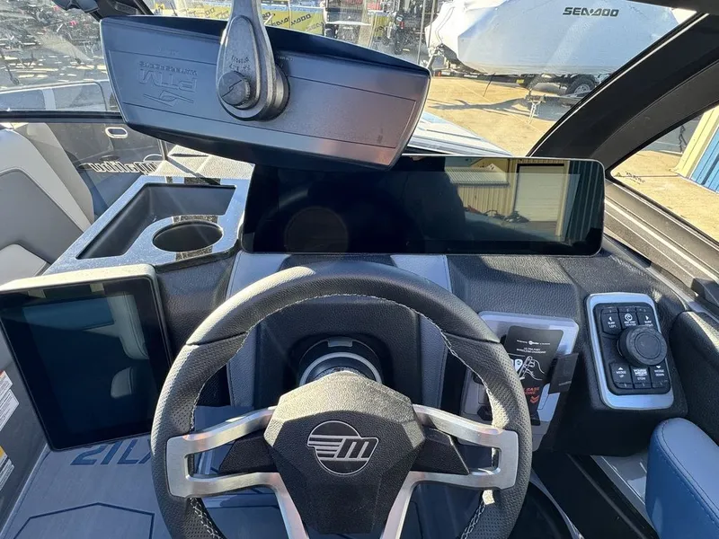 Slide: The Image of Malibu 21 LX 2026 - 29