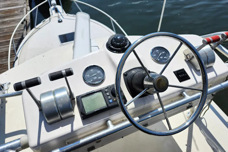 Slide: The Image of Albemarle 320 Express Fisherman 2004 - 21