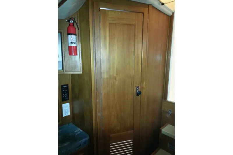 Slide: The Image of Albemarle 320 Express Fisherman 2004 - 14