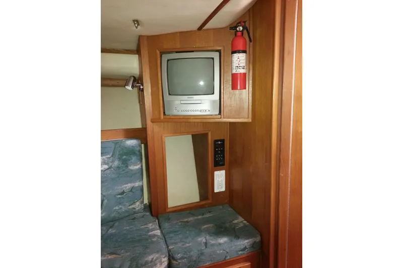 Slide: The Image of Albemarle 320 Express Fisherman 2004 - 13