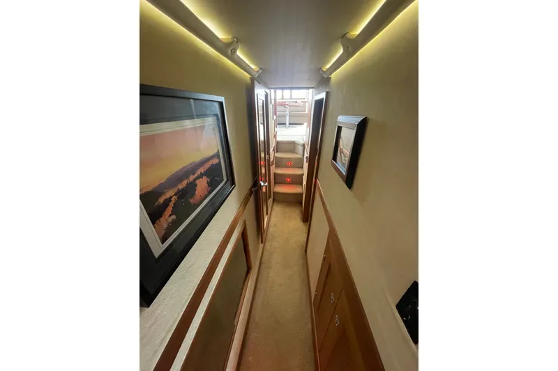 Slide: The Image of Bayliner 4788 Pilot House Motoryacht 1995 - 37