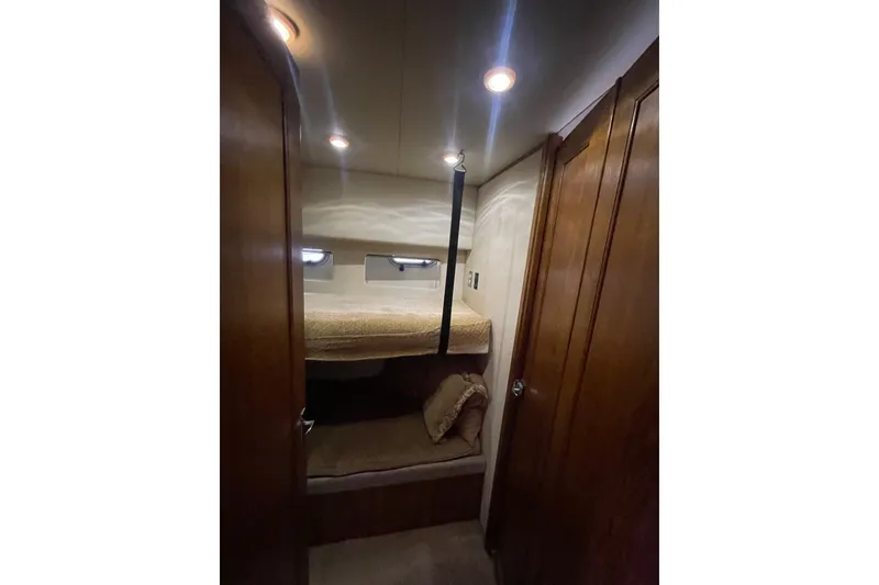 Slide: The Image of Bayliner 4788 Pilot House Motoryacht 1995 - 36