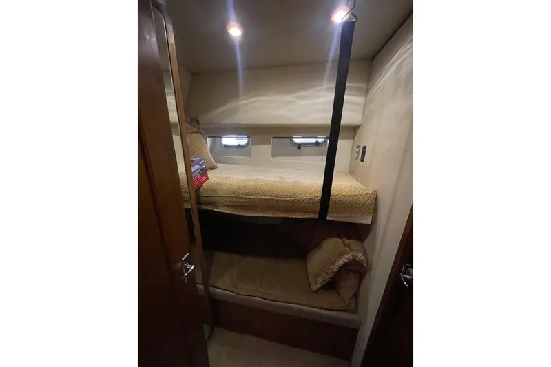 Slide: The Image of Bayliner 4788 Pilot House Motoryacht 1995 - 35