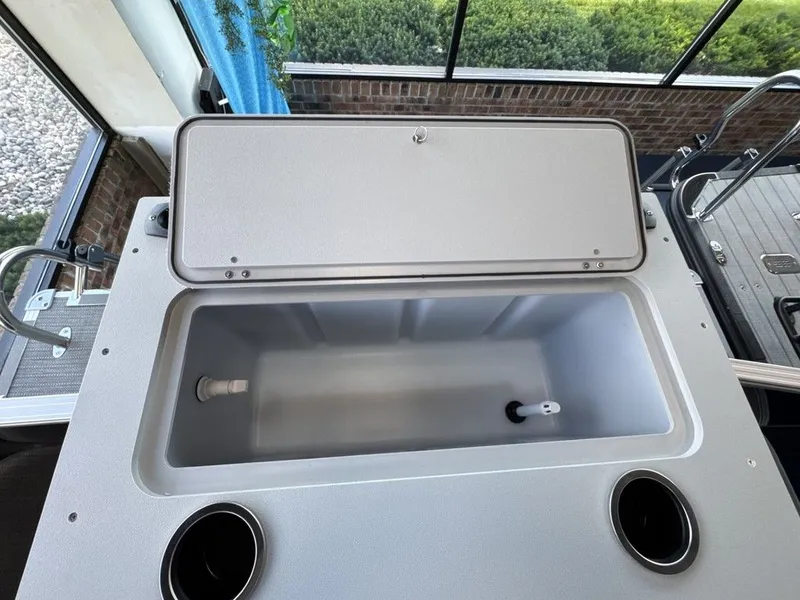 Slide: The Image of Sylvan MIRAGE 8520 PARTY FISH 2026 - 40