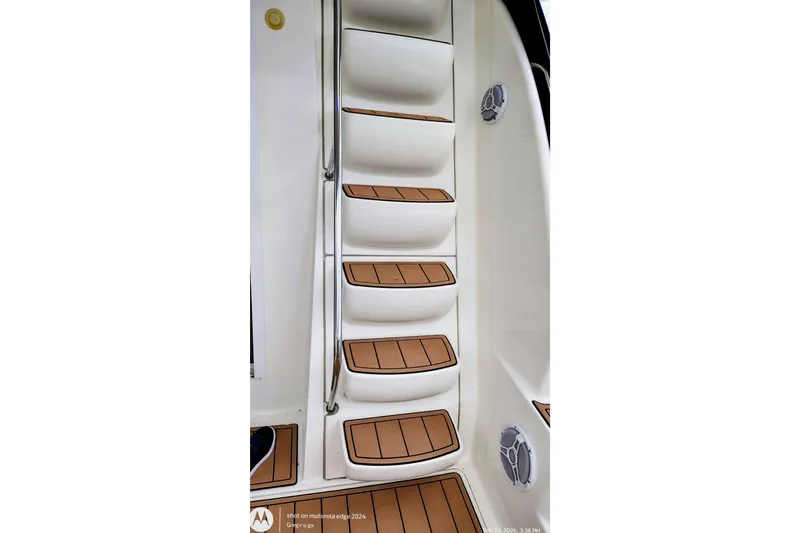 Slide: The Image of Meridian 381 Sedan 2004 - 26