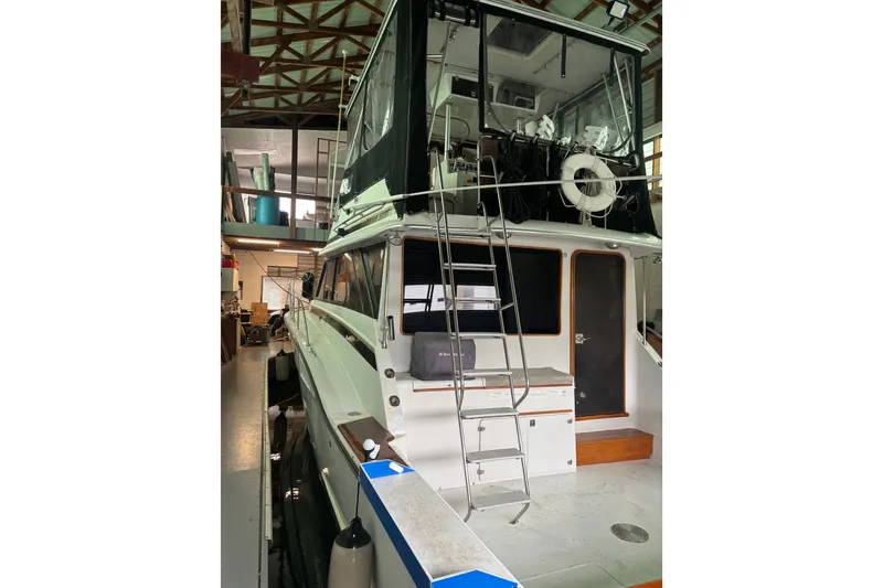 Slide: The Image of Chris-Craft 336 Commander 1988 - 9