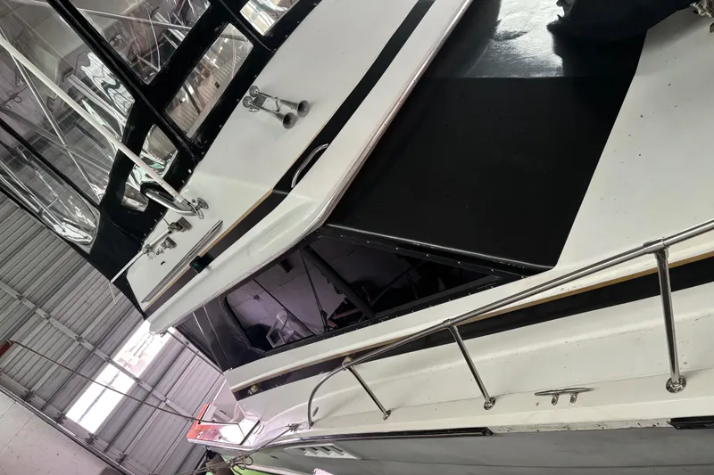 Slide: The Image of Chris-Craft 336 Commander 1988 - 5