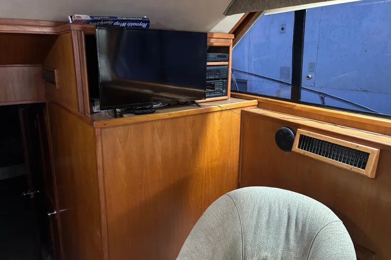 Slide: The Image of Chris-Craft 336 Commander 1988 - 13