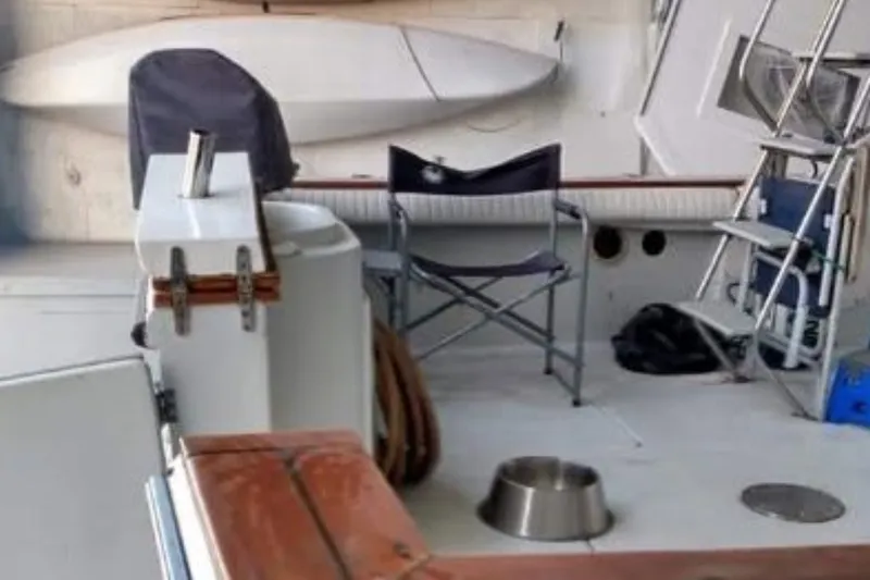 Slide: The Image of Chris-Craft 336 Commander 1988 - 18