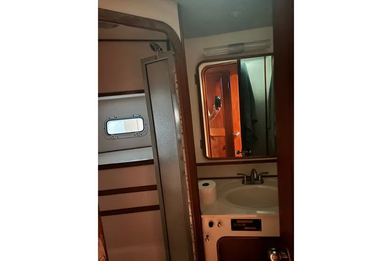 Slide: The Image of Chris-Craft 336 Commander 1988 - 16