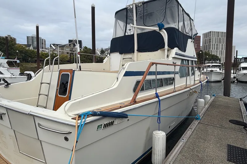 Slide: The Image of Tollycraft 40 Tri-Cabin Motor Yacht 1979 - 17