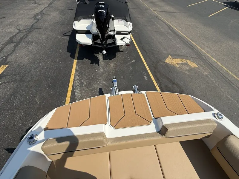 Slide: The Image of Bayliner D20i 2025 - 12