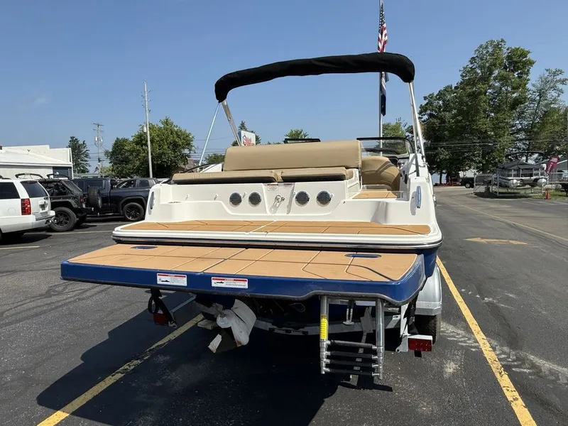 Slide: The Image of Bayliner D20i 2025 - 3