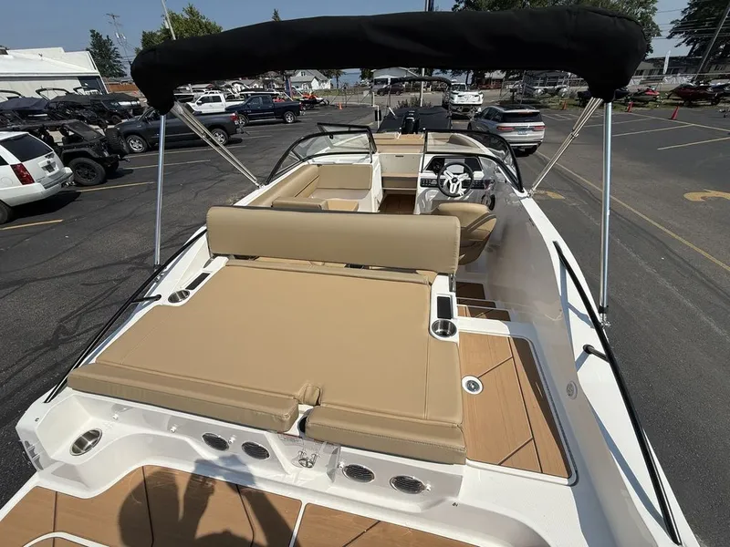 Slide: The Image of Bayliner D20i 2025 - 4