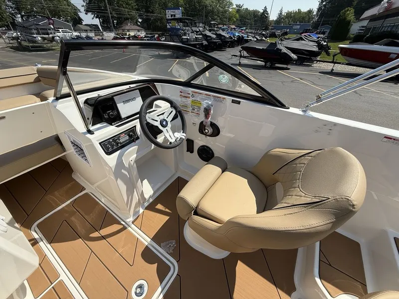 Slide: The Image of Bayliner D20i 2025 - 9