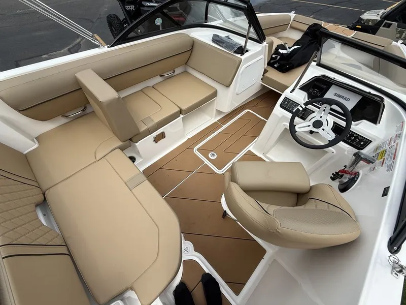 Slide: The Image of Bayliner D20i 2025 - 10