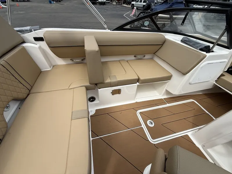 Slide: The Image of Bayliner D20i 2025 - 12