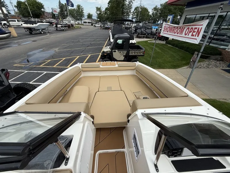 Slide: The Image of Bayliner D20i 2025 - 13