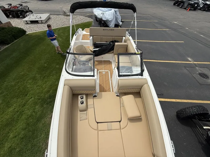 Slide: The Image of Bayliner D20i 2025 - 14
