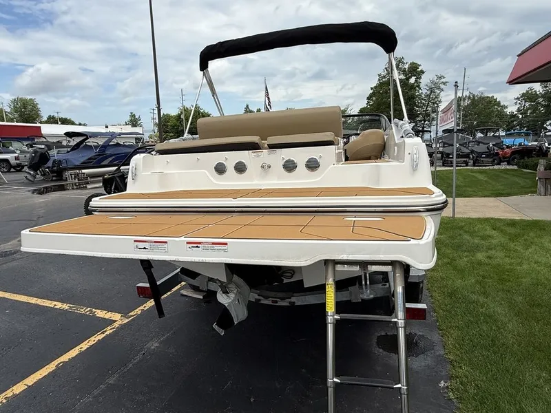 Slide: The Image of Bayliner D20i 2025 - 4