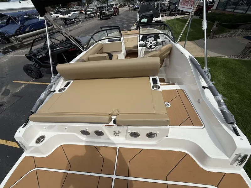 Slide: The Image of Bayliner D20i 2025 - 5