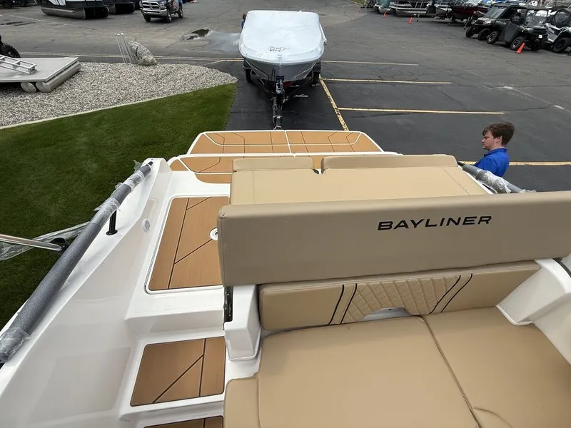 Slide: The Image of Bayliner D20i 2025 - 9