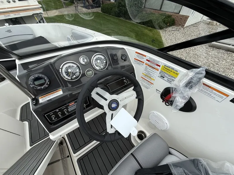 The Image of Bayliner VR4 2025 - undefined