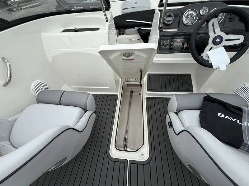 Slide: The Image of Bayliner VR4 2025 - 14