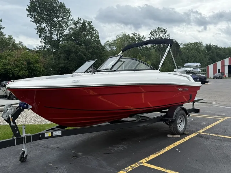 Slide: The Image of Bayliner VR4 2025 - 3