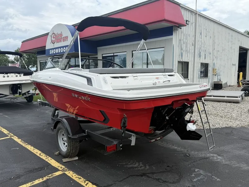 Slide: The Image of Bayliner VR4 2025 - 4