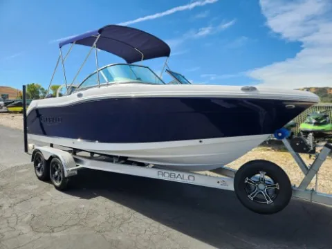Slide: The Image of Robalo R207 2027 - 2