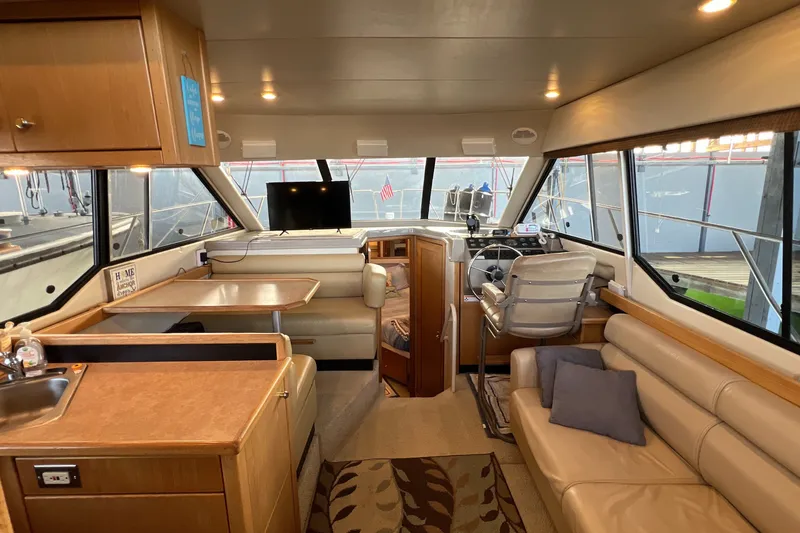 Slide: The Image of Bayliner 4087 Aft Cabin Motoryacht 2000 - 4