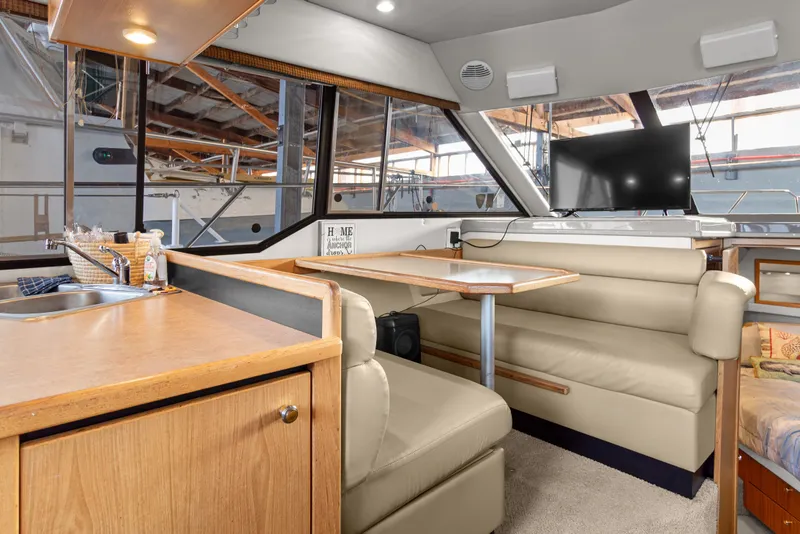 Slide: The Image of Bayliner 4087 Aft Cabin Motoryacht 2000 - 6