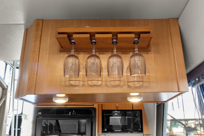 Slide: The Image of Bayliner 4087 Aft Cabin Motoryacht 2000 - 19