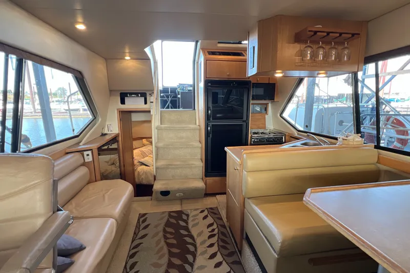 Slide: The Image of Bayliner 4087 Aft Cabin Motoryacht 2000 - 5