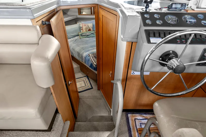 Slide: The Image of Bayliner 4087 Aft Cabin Motoryacht 2000 - 10