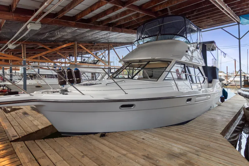 Slide: The Image of Bayliner 4087 Aft Cabin Motoryacht 2000 - 1