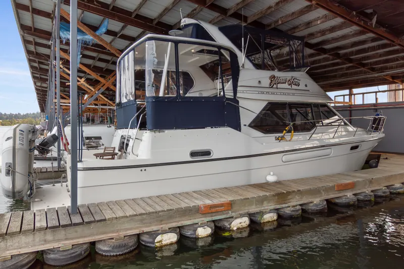 Slide: The Image of Bayliner 4087 Aft Cabin Motoryacht 2000 - 2