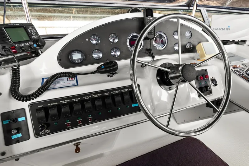 Slide: The Image of Bayliner 4087 Aft Cabin Motoryacht 2000 - 42
