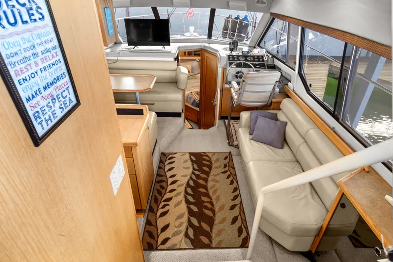 Slide: The Image of Bayliner 4087 Aft Cabin Motoryacht 2000 - 3