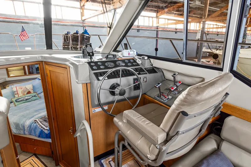 Slide: The Image of Bayliner 4087 Aft Cabin Motoryacht 2000 - 9