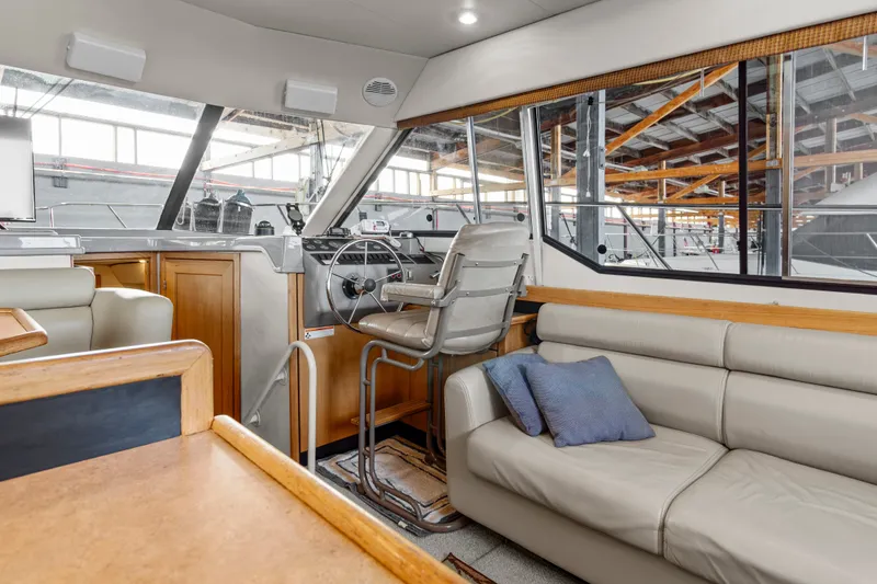 Slide: The Image of Bayliner 4087 Aft Cabin Motoryacht 2000 - 7
