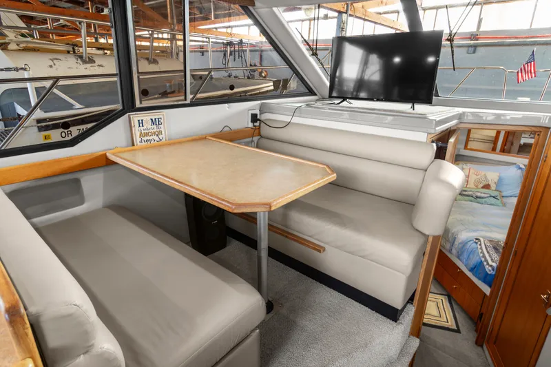 Slide: The Image of Bayliner 4087 Aft Cabin Motoryacht 2000 - 8