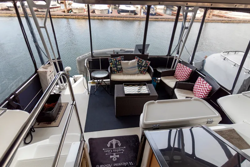 Slide: The Image of Bayliner 4087 Aft Cabin Motoryacht 2000 - 33