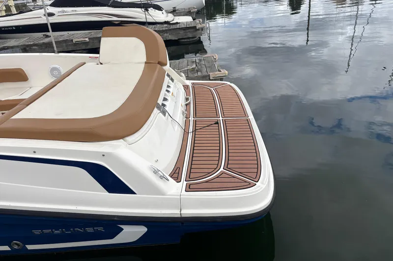Slide: The Image of Bayliner VR6 Bowrider I/O 2021 - 8