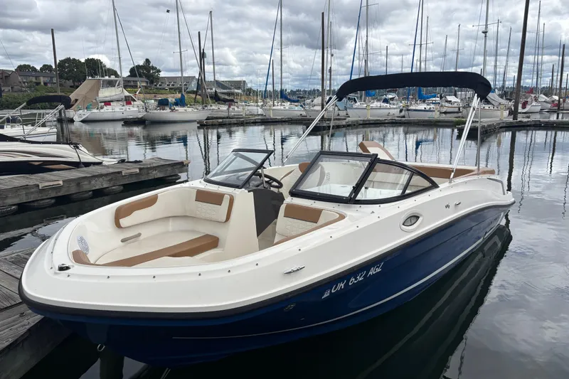 Slide: The Image of Bayliner VR6 Bowrider I/O 2021 - 0