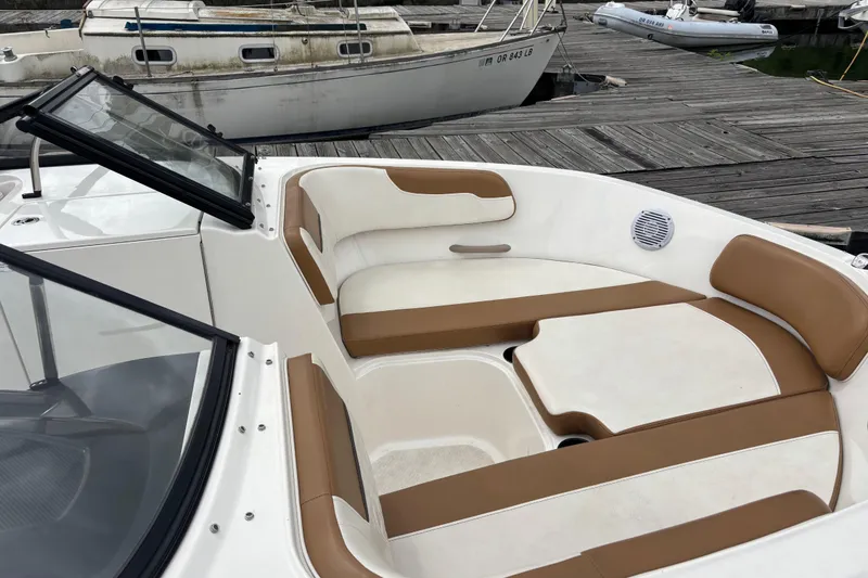 Slide: The Image of Bayliner VR6 Bowrider I/O 2021 - 5