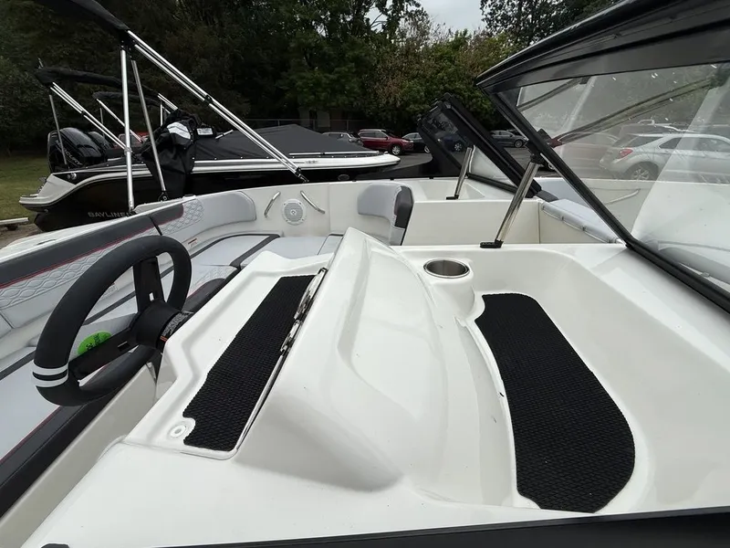 Slide: The Image of Bayliner ELEMENT E17 2025 - 10