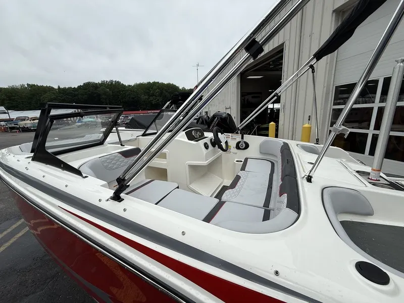 Slide: The Image of Bayliner ELEMENT E17 2025 - 13