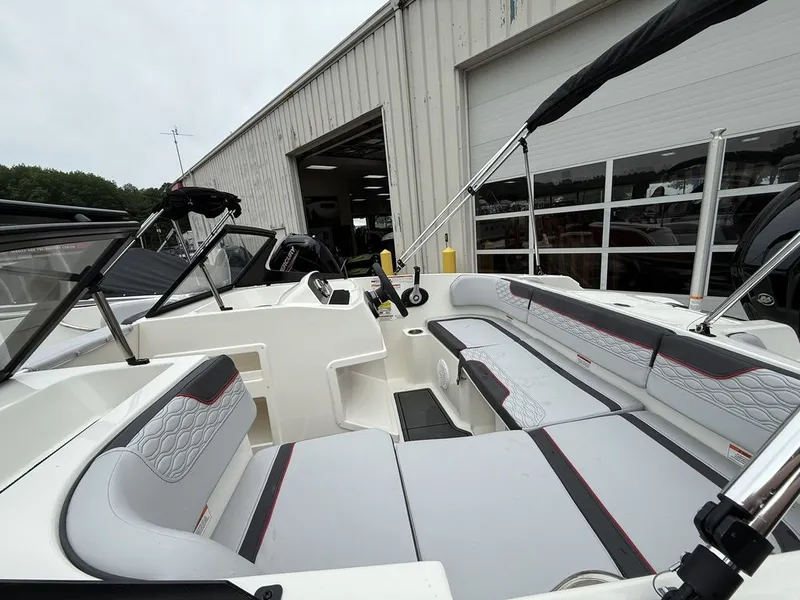 Slide: The Image of Bayliner ELEMENT E17 2025 - 14